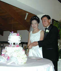 cutting_cake.jpg (53143 bytes)