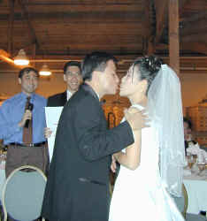 kissing_game.jpg (42825 bytes)
