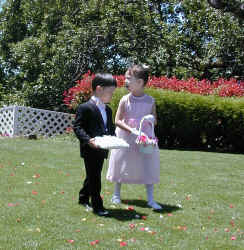 ringbearer_flowergirl.jpg (104592 bytes)