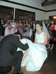 tom_getting_garter.jpg (64530 bytes)