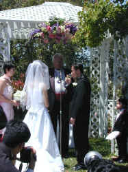 tom_lydia_wine_ceremony.jpg (99532 bytes)