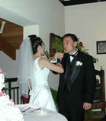 tom_lydia_wine_reception.jpg (45099 bytes)