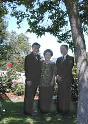 tom_mr_mrs_cheng.jpg (70203 bytes)